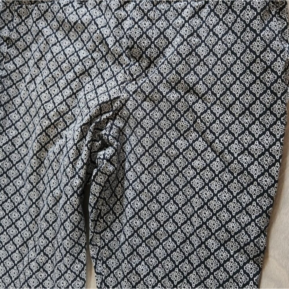 Old Navy Pixie 4 Black And White Brocade Pattern Straight Leg Trouser. - Picture 8 of 9